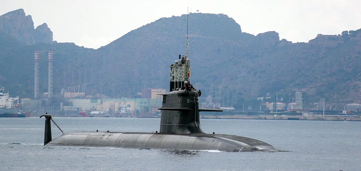 El S-81 durante la reciente visita de la ministra de Defensa. Foto: Ministerio de Defensa